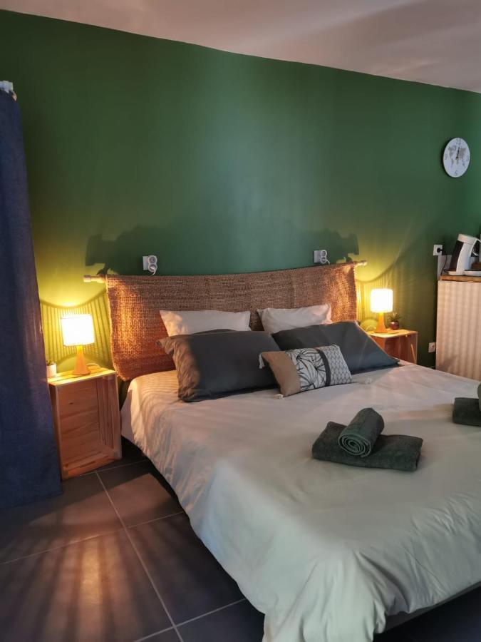 Bed and Breakfast Les Lits De L'Arz Malansac Exterior foto